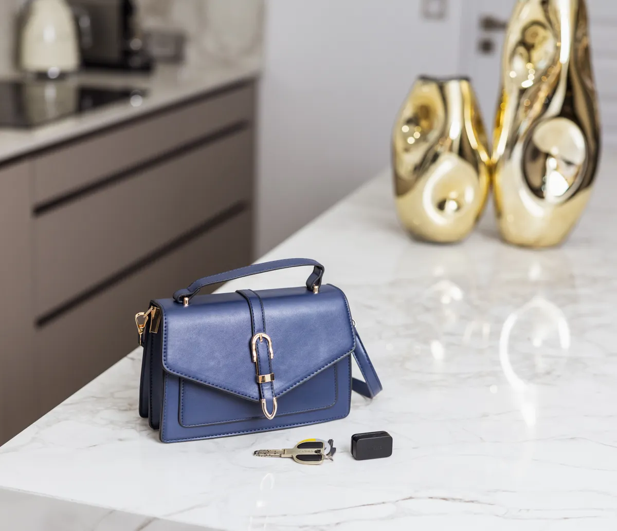 GPS tracker for bags